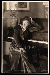 Kahleen MacDonell, ca. 1914